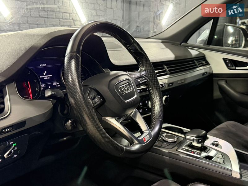 Внедорожник / Кроссовер Audi Q7 2015 в Киеве