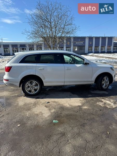 Позашляховик / Кросовер Audi Q7 2010 в Волочиську