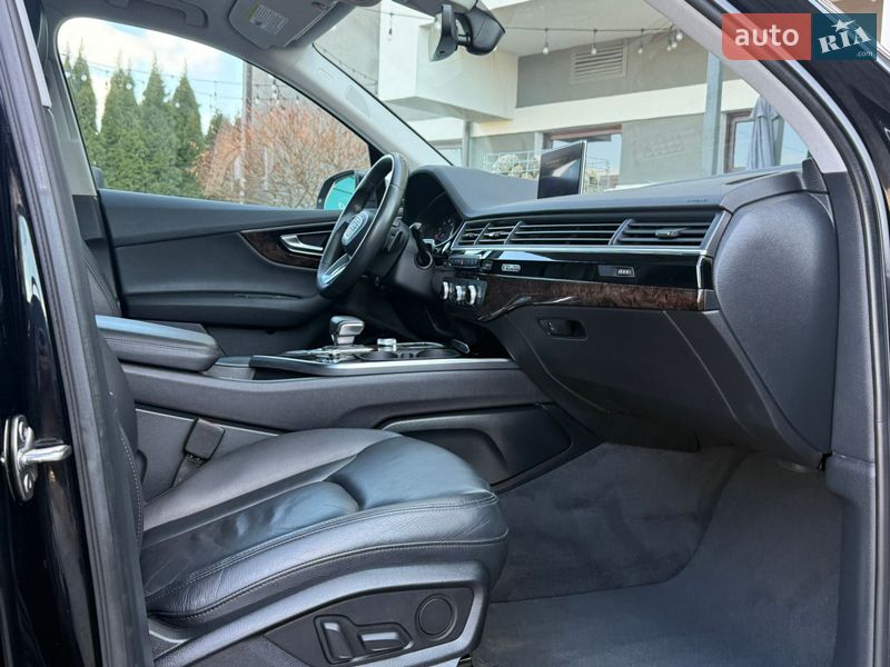 Позашляховик / Кросовер Audi Q7 2018 в Стрию