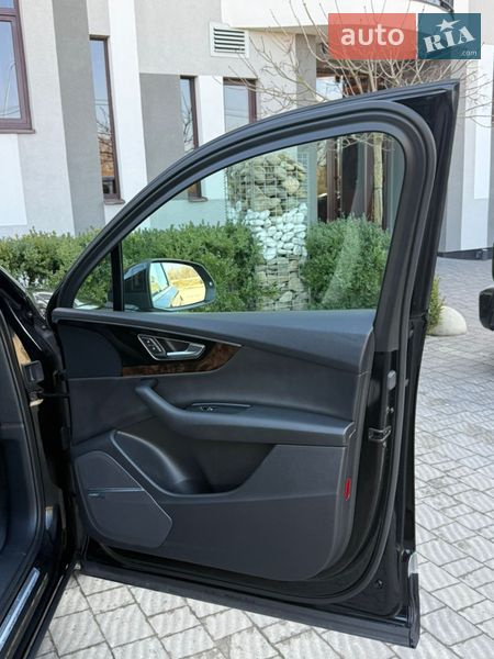 Позашляховик / Кросовер Audi Q7 2018 в Стрию