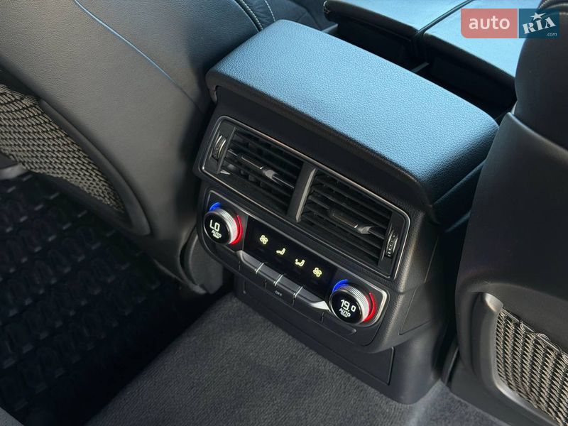 Внедорожник / Кроссовер Audi Q7 2016 в Киеве