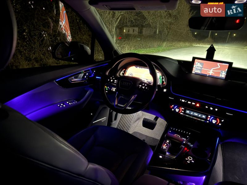 Позашляховик / Кросовер Audi Q7 2016 в Ужгороді