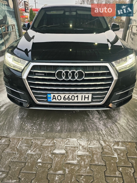 Внедорожник / Кроссовер Audi Q7 2015 в Мукачево