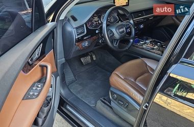 Внедорожник / Кроссовер Audi Q7 2015 в Мукачево