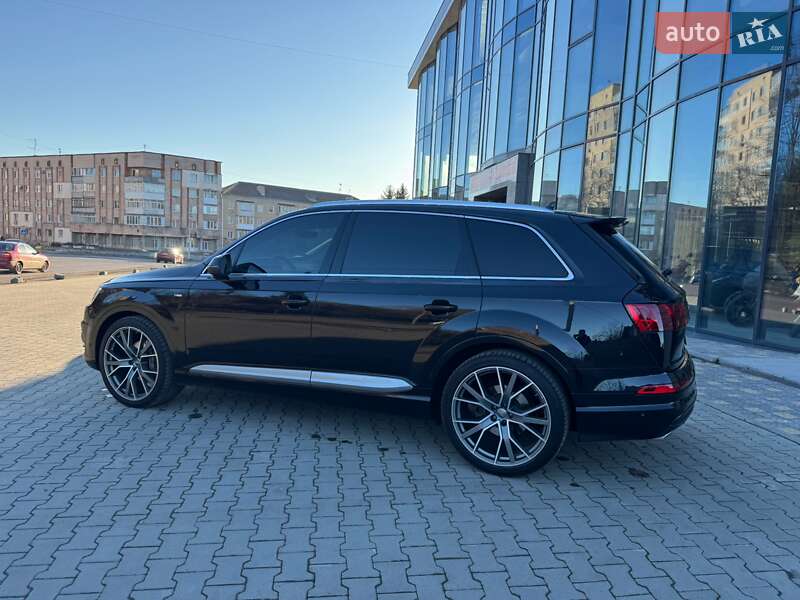 Внедорожник / Кроссовер Audi Q7 2016 в Ровно