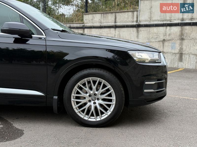 Позашляховик / Кросовер Audi Q7 2015 в Рівному
