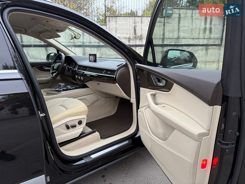 Позашляховик / Кросовер Audi Q7 2015 в Рівному
