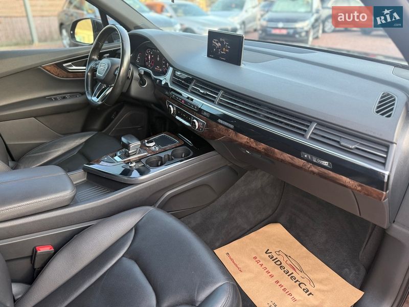 Внедорожник / Кроссовер Audi Q7 2017 в Луцке