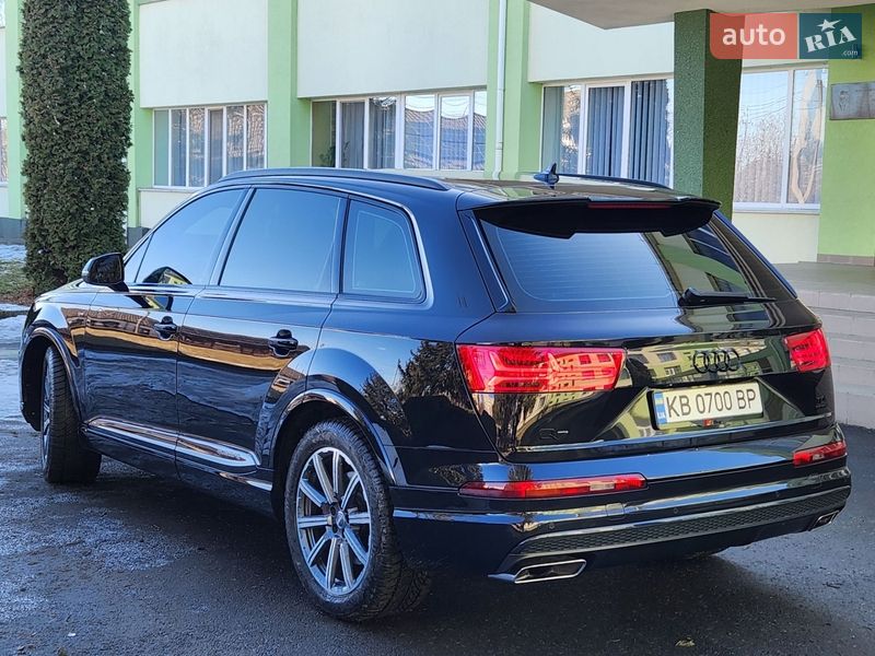 Позашляховик / Кросовер Audi Q7 2017 в Тульчині