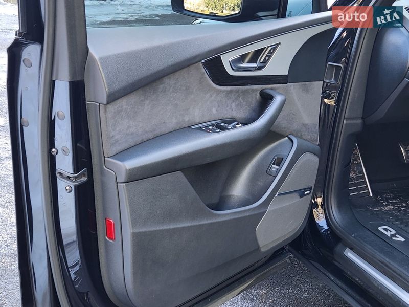 Позашляховик / Кросовер Audi Q7 2017 в Тульчині