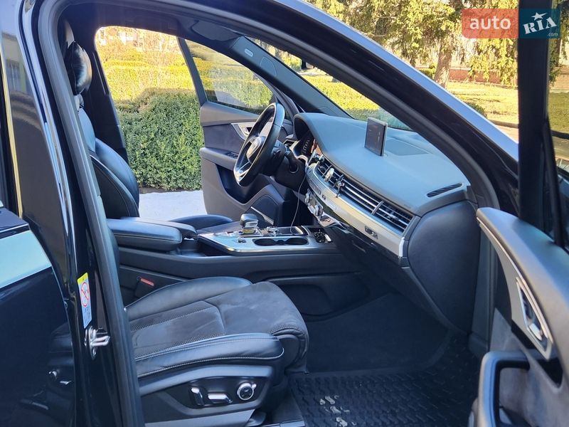Позашляховик / Кросовер Audi Q7 2017 в Тульчині