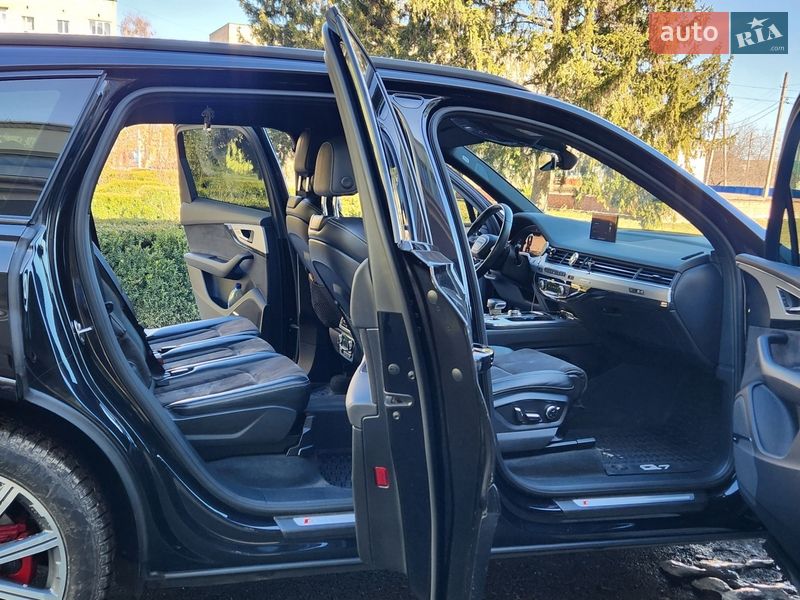Позашляховик / Кросовер Audi Q7 2017 в Тульчині