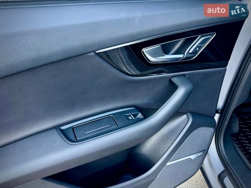 Позашляховик / Кросовер Audi Q7 2017 в Києві