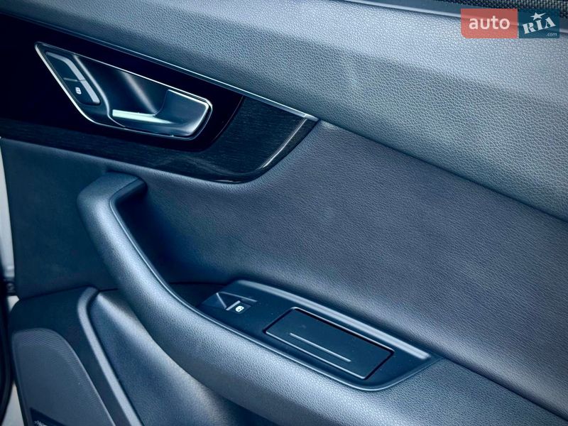 Позашляховик / Кросовер Audi Q7 2017 в Києві