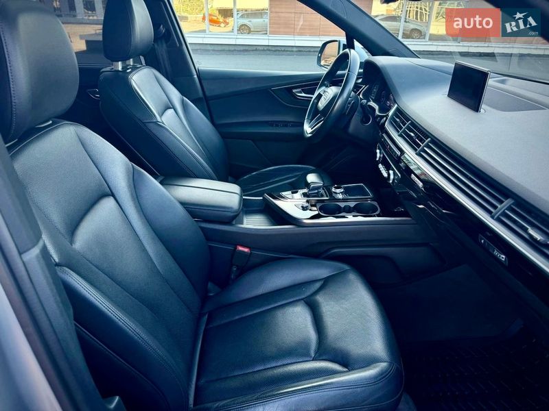 Позашляховик / Кросовер Audi Q7 2017 в Києві
