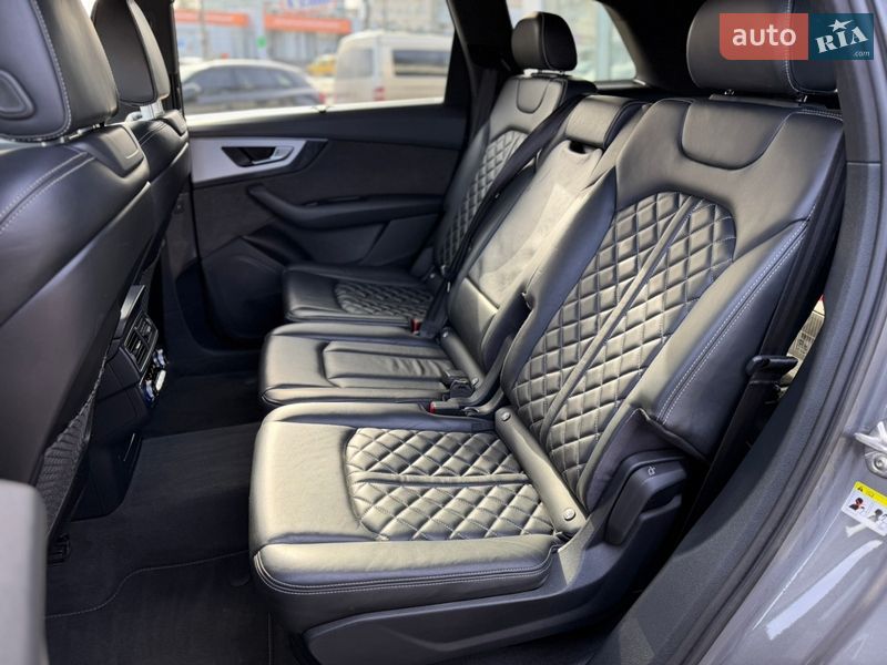 Внедорожник / Кроссовер Audi Q7 2016 в Хмельницком