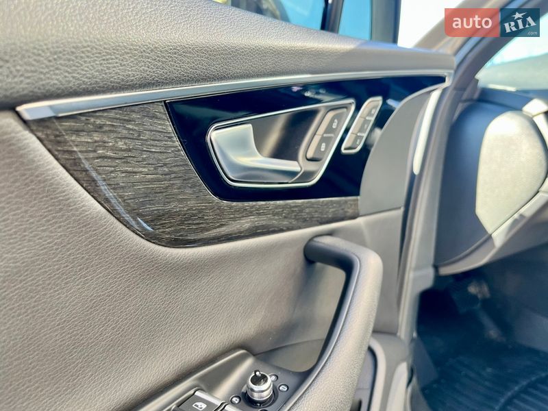 Внедорожник / Кроссовер Audi Q7 2017 в Киеве