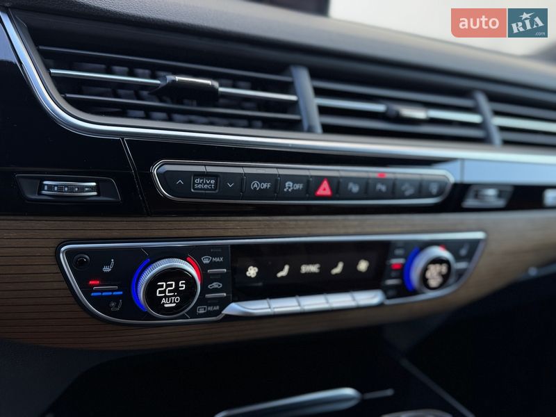 Внедорожник / Кроссовер Audi Q7 2015 в Стрые