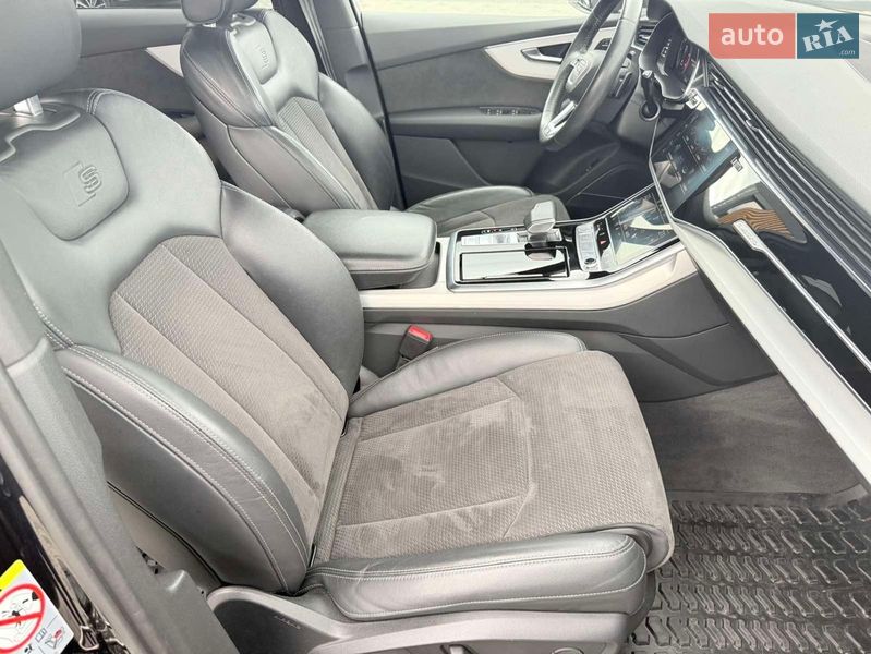 Позашляховик / Кросовер Audi Q7 2020 в Хусті