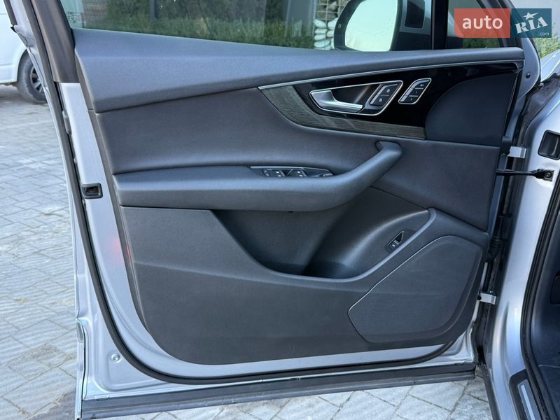 Внедорожник / Кроссовер Audi Q7 2017 в Стрые