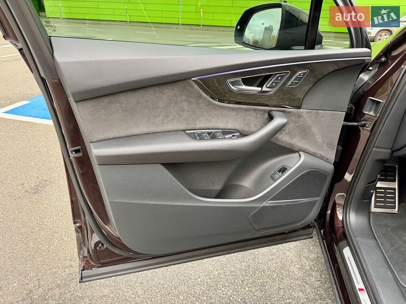 Внедорожник / Кроссовер Audi Q7 2022 в Киеве