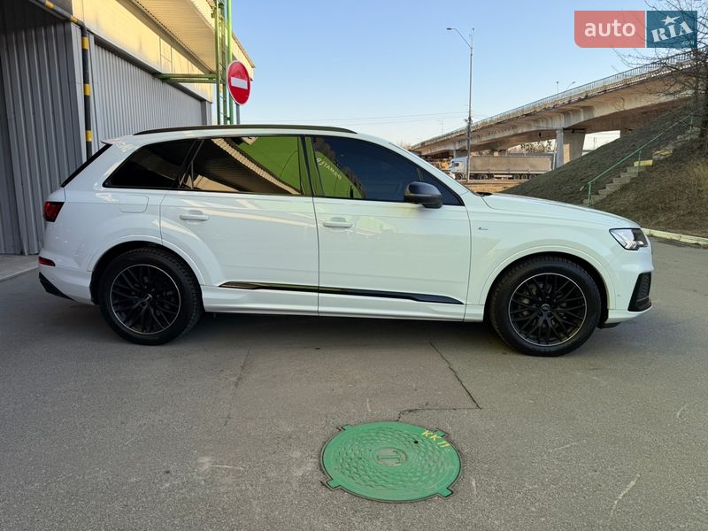 Внедорожник / Кроссовер Audi Q7 2020 в Киеве