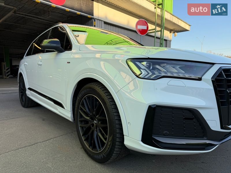 Внедорожник / Кроссовер Audi Q7 2020 в Киеве