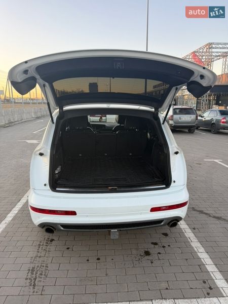 Внедорожник / Кроссовер Audi Q7 2015 в Первомайске