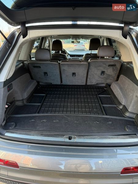 Позашляховик / Кросовер Audi Q7 2016 в Києві