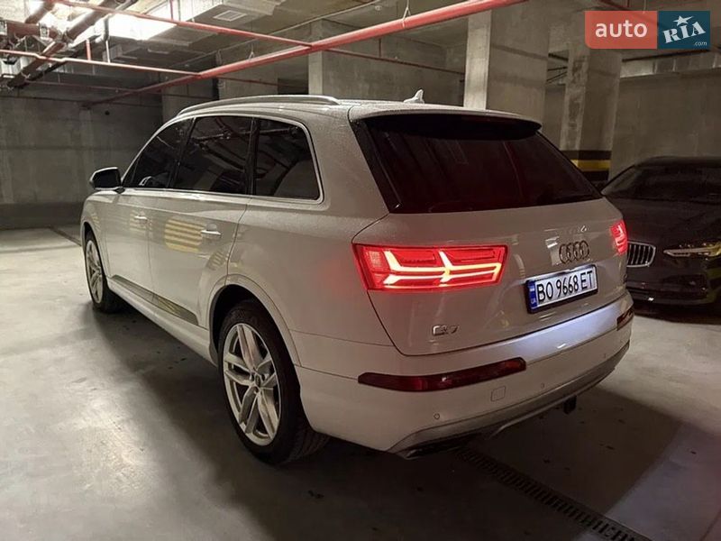 Позашляховик / Кросовер Audi Q7 2015 в Львові