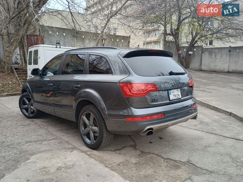 Позашляховик / Кросовер Audi Q7 2015 в Києві