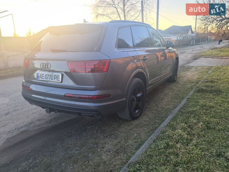 Позашляховик / Кросовер Audi Q7 2017 в Дніпрі