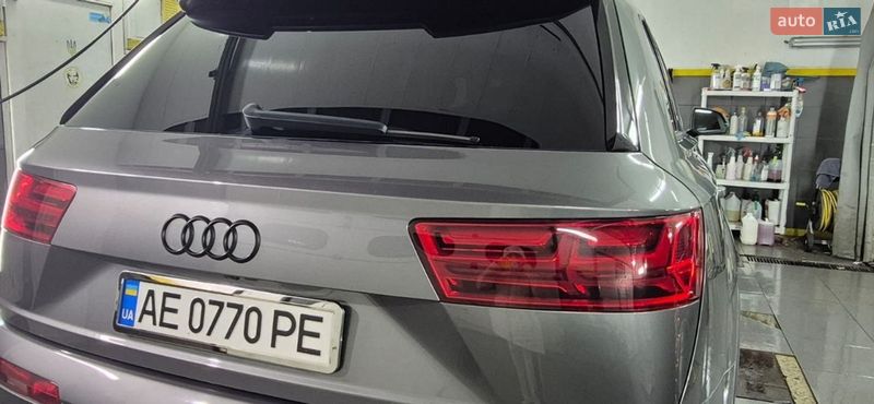 Позашляховик / Кросовер Audi Q7 2017 в Дніпрі