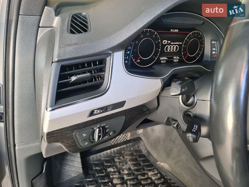 Позашляховик / Кросовер Audi Q7 2017 в Дніпрі
