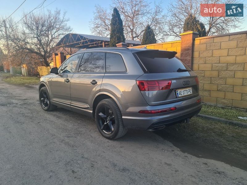Позашляховик / Кросовер Audi Q7 2017 в Дніпрі