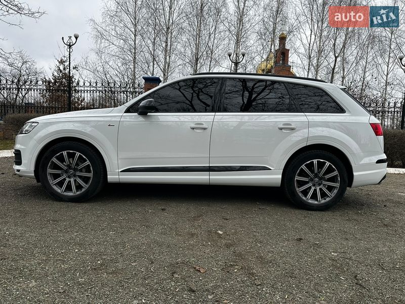 Позашляховик / Кросовер Audi Q7 2017 в Дніпрі