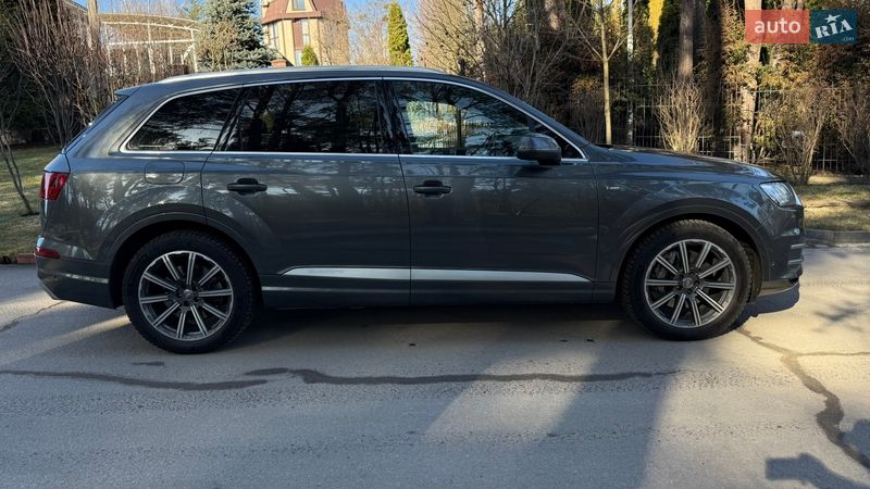 Внедорожник / Кроссовер Audi Q7 2017 в Киеве