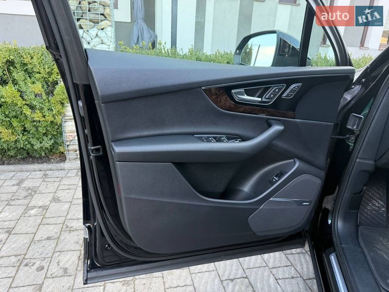 Позашляховик / Кросовер Audi Q7 2018 в Стрию