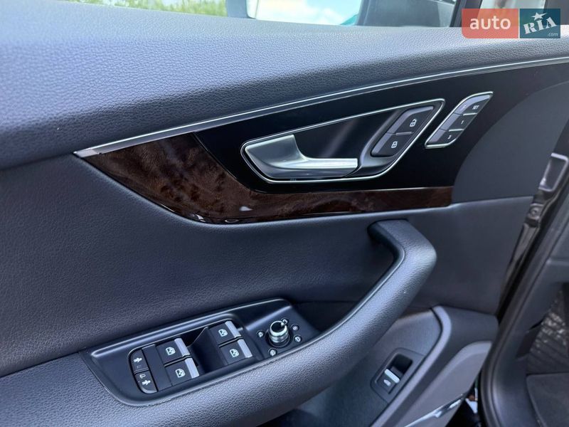 Позашляховик / Кросовер Audi Q7 2018 в Стрию
