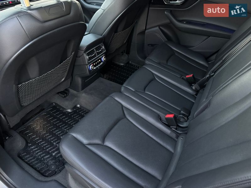 Позашляховик / Кросовер Audi Q7 2017 в Києві