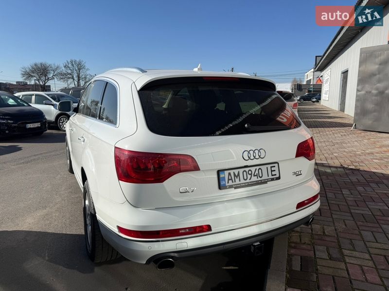 Позашляховик / Кросовер Audi Q7 2015 в Житомирі