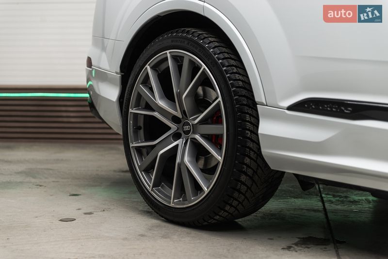 Позашляховик / Кросовер Audi Q7 2021 в Мукачевому