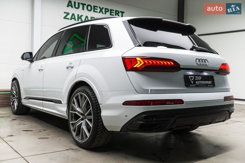 Позашляховик / Кросовер Audi Q7 2021 в Мукачевому