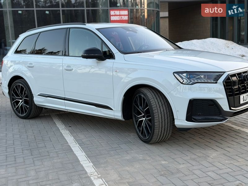 Позашляховик / Кросовер Audi Q7 2021 в Києві