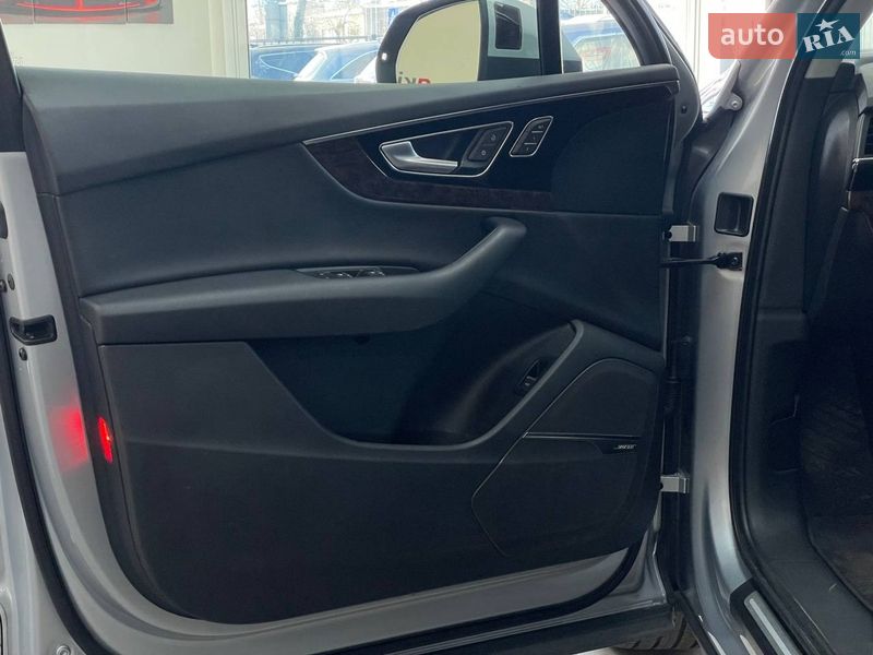 Позашляховик / Кросовер Audi Q7 2017 в Києві