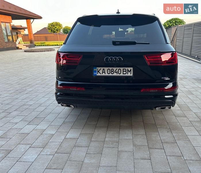Позашляховик / Кросовер Audi Q7 2016 в Луцьку