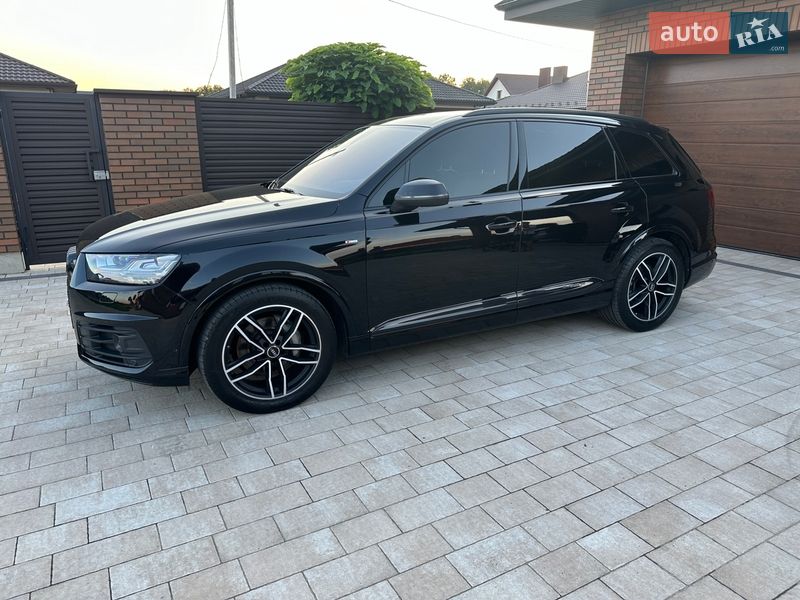 Позашляховик / Кросовер Audi Q7 2016 в Луцьку