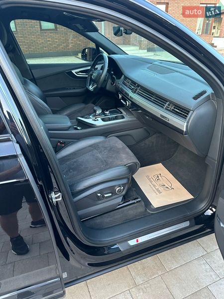 Позашляховик / Кросовер Audi Q7 2016 в Луцьку