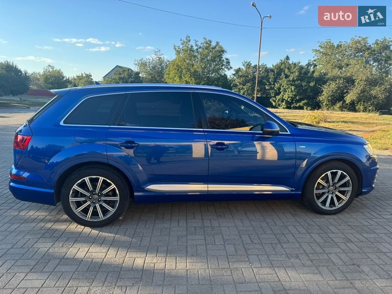 Позашляховик / Кросовер Audi Q7 2016 в Синельниковому