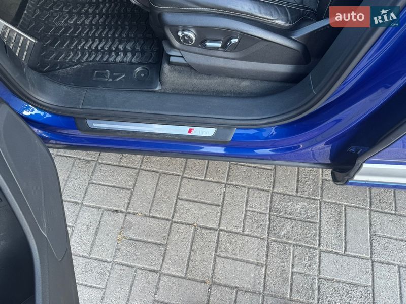 Позашляховик / Кросовер Audi Q7 2016 в Синельниковому